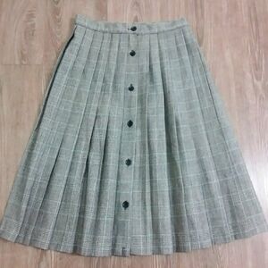 Gray Pleated Skirt with Button Details. No Size. Fits an XS or S